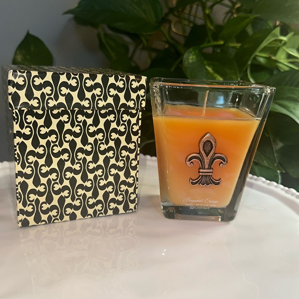 AROMATIQUE “Bergamot Orange” with  fleur-de-lis 
9oz Candle and Box NWOT